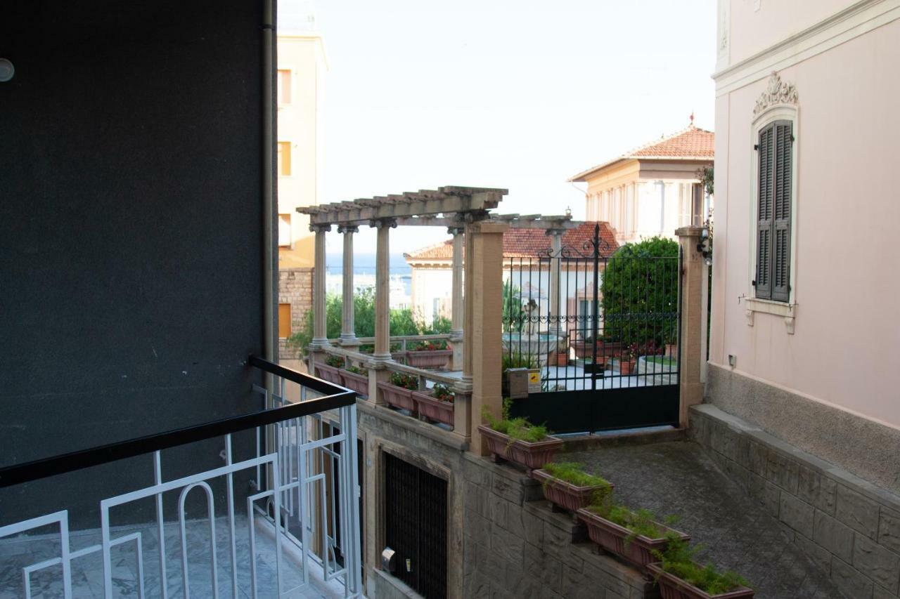 St George Villa Imperia Exterior foto
