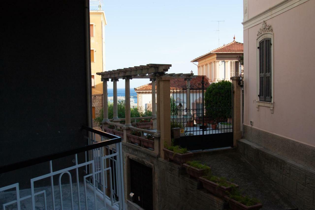St George Villa Imperia Exterior foto